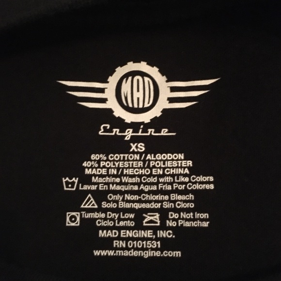 NWOT | MAD Engine Graphic T | Women’s T-shirt | Size XS | Blk Love Conquers All - Picture 2 of 3